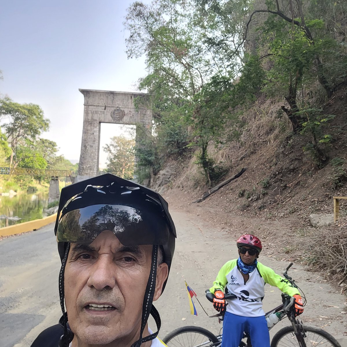 Cruzebe's tweet photo. El monumento la puerta en San Juan de los Morros, rumbo a Achaguas estado Apure. Transporte Bicicleta... https://t.co/xYJTe0xOjS