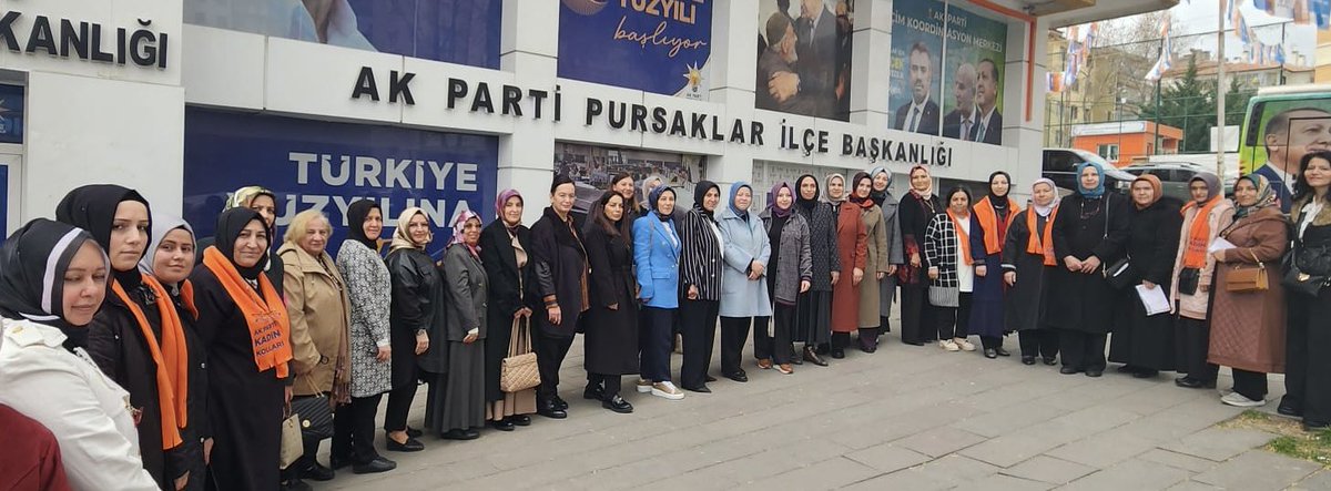 📍Pursaklar Mübarek Ramazan  ayında hane ziyaretlerimize devam ediyoruz. Genel Merkez ekibimiz Milletvekili eşlerimiz Büyükşehir Belediye Başkan Adayımız @turgutaltinok06'un eşi il ve ilçe teşkilatımızın kıymetli mensuplarıyla birlikte Ankara’mızın güzel ilçesi Pursaklar’dayız.