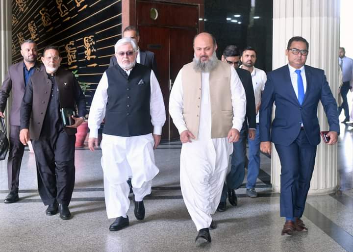 Utility Stores Corporation of Pakistan 
Federal Minister of Trade and Commerce, Jam Kamal Khan visited US Westpoint karachi south region today on the directives of Prime minister
وفاقی وزیر تجارت جام کمال صاحب نے آج 25 مارچ 2024 کو یو ایس ویسٹ پوائنٹ کراچی ساؤتھ ریجن کا دورہ کیا۔