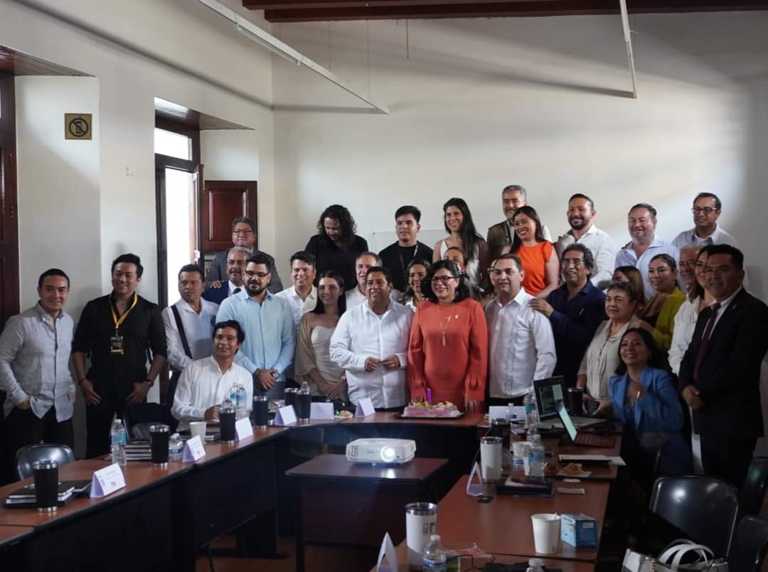 BedranRuiz's tweet photo. Asistí a la 1a. Asamblea Ordinaria de la Region III de la FCARM con sede en el Colegio De Arquitectos Del Puerto De Veracruz, A.C. donde presenté informe de Actividades como Consejero Regional de Junta de Honor y Justicia 2024-2025 de la #FCARM
#SomosFCARM https://t.co/1klR94ELVs