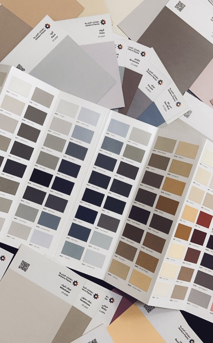 🎨 بعد الانتهاء من أعمال البلاط، فانه حان الوقت للتركيز على الدهان!
🖌️ لتحصل على نتائج مبهرة، ابدأ بتنظيف الجدران جيدًا لإزالة أي شوائب أو بقايا لياسة وجبس.
 غسل الجدار وتجهيزه مع تعبئة التشققات هي خطوات مهمة قبل الدهان.