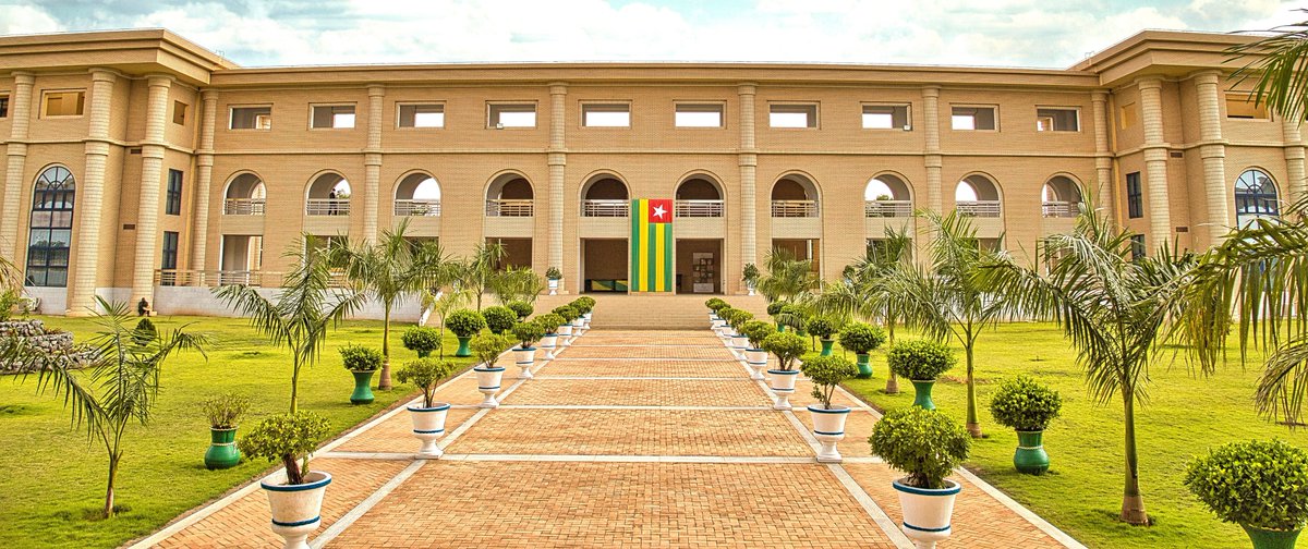 @ParlementTogo vient d’adopter ce jour, 25 mars 2024, la proposition de loi portant de révision de la Constitution de la République Togolaise à la majorité de plus de 4/5 de ses membres passant à un régime parlementaire.

Cette démarche de révision constitutionnelle tient sur