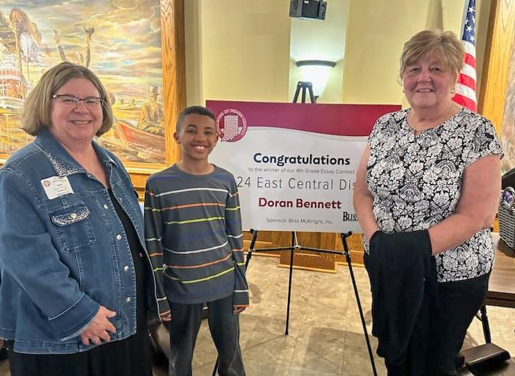 MDBennettEDU's tweet photo. Amazing event tonight honoring Doran as the East Central Regional 4th grade essay winner for his work about @GovHolcomb &amp; "Honoring IN Governors!" So proud of his outstanding achievement! @INcounties @mvcsc_district https://t.co/9XjbZQUxVo