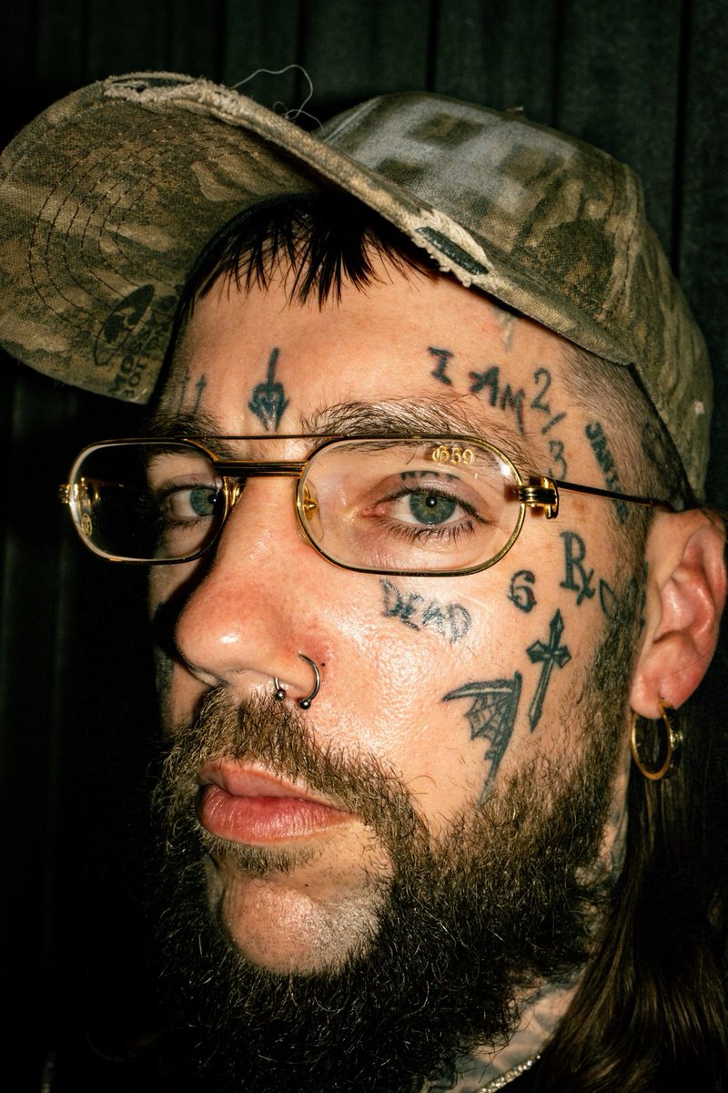 she said, “baby, no one get as high as you”
look at my eyes, she despise the view

📷: <a href="/dill35mm/">Dill</a>