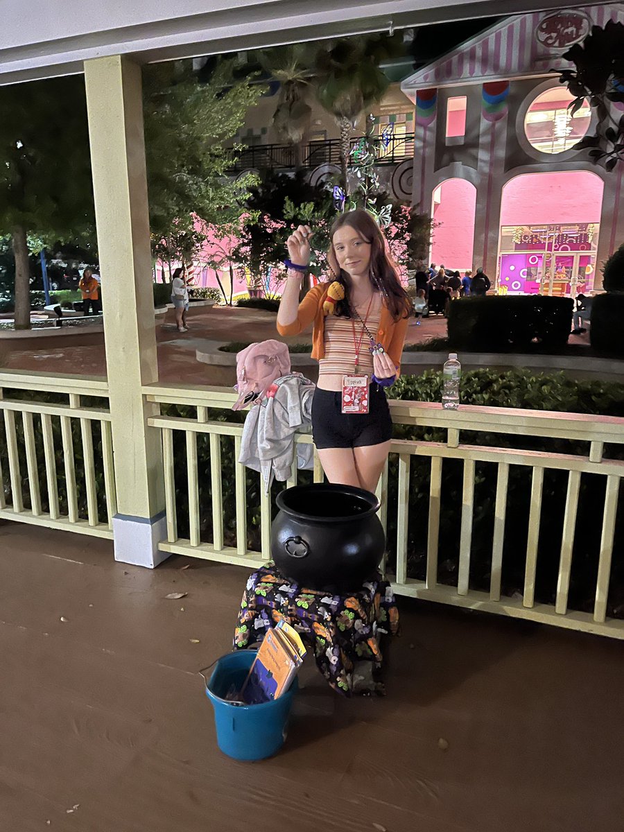 klubrantmfs's tweet photo. Night ended with Trick or Treating and a proposal to Marilyn Lego? Lego Monroe? No worries, she shook her head no!😂 Thank you @GKTWVillage for another great day of volunteering! #mfsil2024 @mfsbrunswick @mfsfox https://t.co/7dFee89S8i