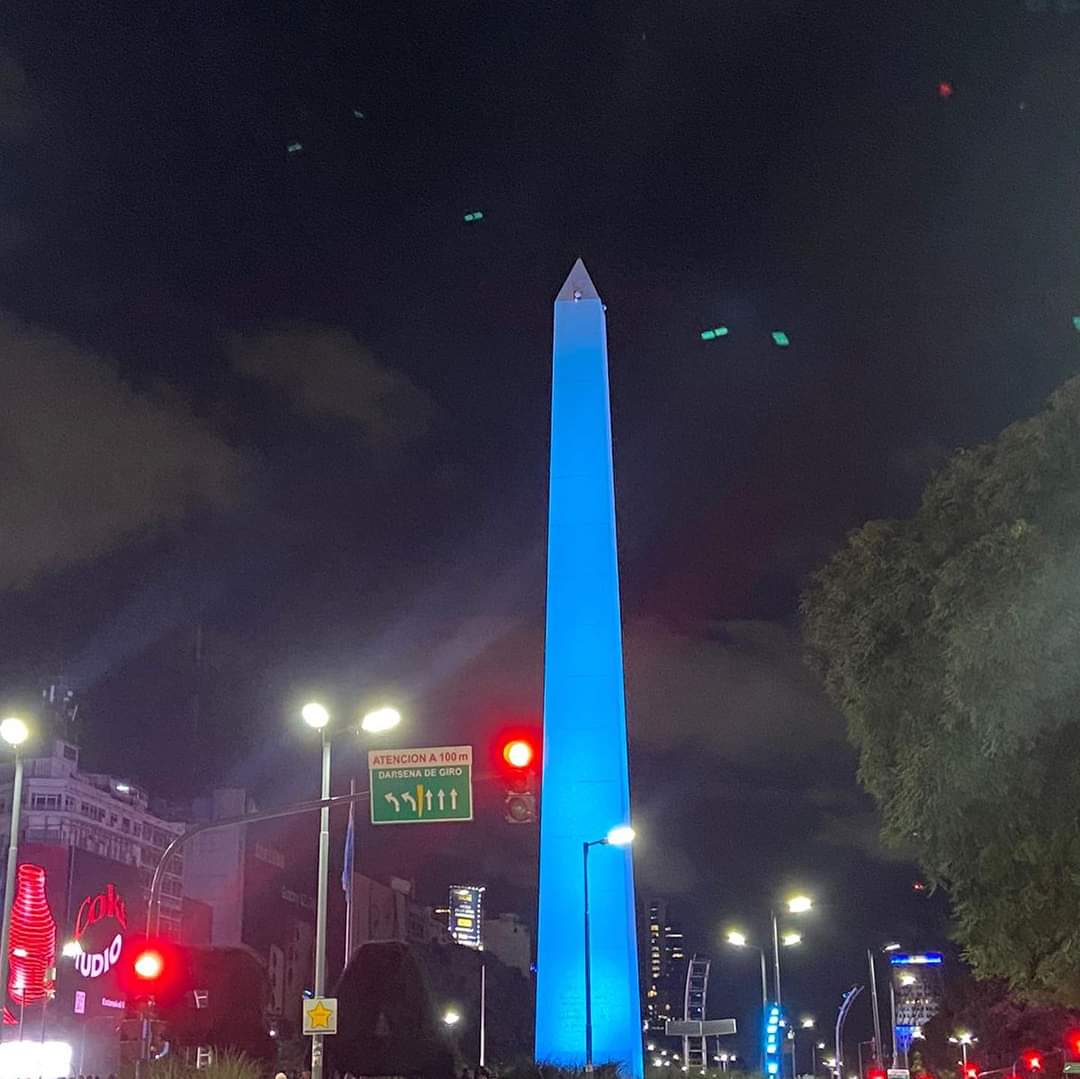 Congreso Nacional y Obelisco iluminados de celeste conmemorando el Día del niño por nacer.  Gracias al gobierno nacional <a href="/JMilei/">Javier Milei</a> y <a href="/VickyVillarruel/">Victoria Villarruel</a>  y la jefatura de Gobierno de CABA <a href="/jorgemacri/">Jorge Macri</a> y <a href="/claramuzzio/">Clara Muzzio</a> . Un cambio profundo está sucediendo en Argentina, y es para bien.