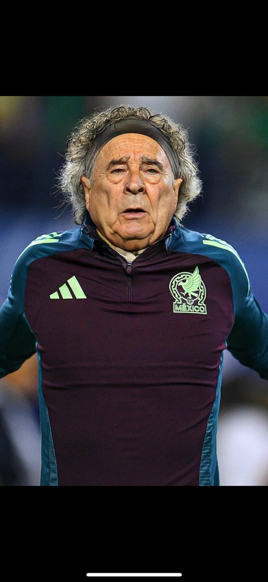 #memoochoa #comegoles #SeleccionMexicana #mexicovsusa no es posible que no exista un nuevo portero para el #tri , que pena #futbolmexicano <a href="/LigaBBVAMX/">Liga BBVA MX</a> ó tiene  contrato hasta el 2040 ????