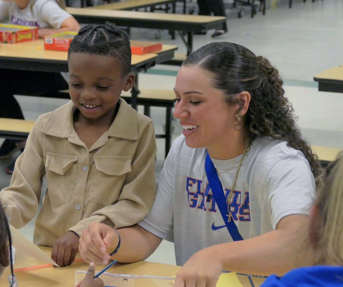 _baygod_'s tweet photo. Making learning fun at Williams Elementary today! Sign up to volunteer - it's a game-changer! Check out https://t.co/4jWFFKm5zS for more information on helping local kids and classrooms. @Fl_Victorious #FVFoundation
🎨✨🫶🏼💐🫂 https://t.co/eIigZkZoAw