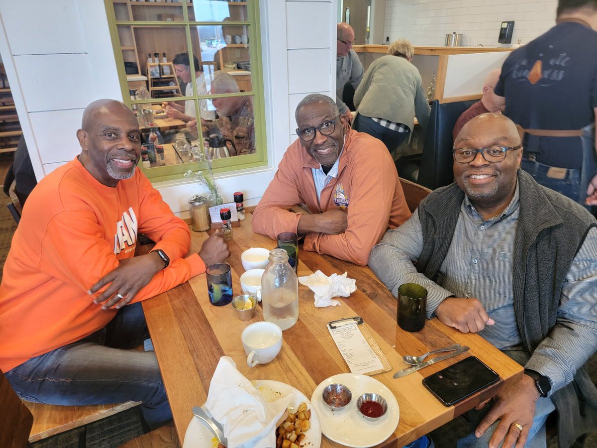 🏀43 years later, catching up talking about March Madness with Tony Martin &amp; Terry Atwater 🖤💛🖤💛  

#Wichita #GoShockers  #wichitastateshockers #GoShockers <a href="/wichitalifeict/">Wichita Life</a> <a href="/WichitaState/">Wichita State</a> <a href="/GoShockersMBB/">Wichita State Men's Basketball</a>