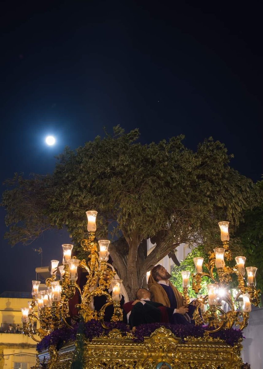DORMID TRANQUILOS QUE AL AMANECER  SERÁ UN GRAN DÍA.

YA ES MARTES SANTO, ¡A LA GLORIA!