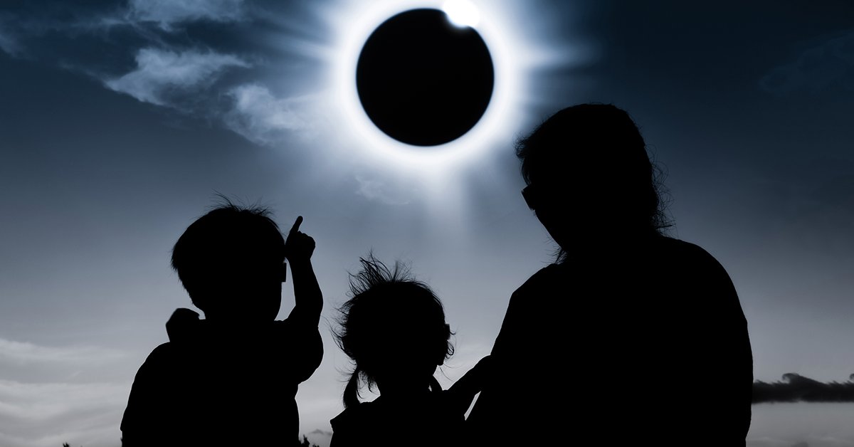 Heading to NH for a Solar Eclipse Getaway? Here’s our list of must haves to bring along with you! bit.ly/3KE1nSJ