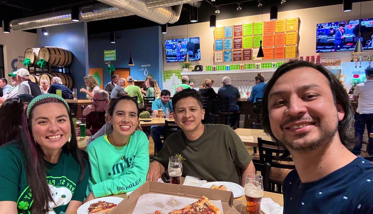 🇨🇱 🇨🇴 better together!!
Having the opportunity to become friends has been beyond limits😍 #ambassadorTeachers y J2 Jajajaja first time trying Hoptown! Kids and dogs are all welcome, country music and great food! ⭐️