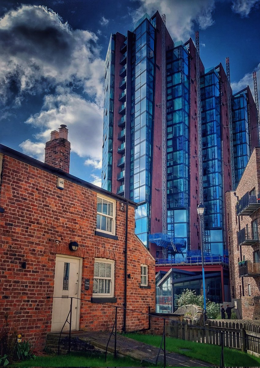 Canal Cottage on the Ashton Canal in Manchester ✌️