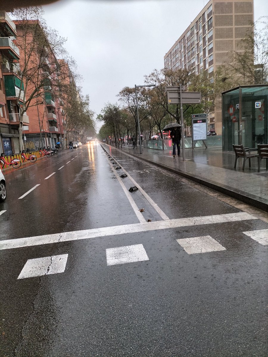 Finally some proper Scottish style rain in Barcelona today. 🙂 Here's hoping the water infrastructure is managing to capture most of it so the water restrictions won't have to go on all summer. Unfortunately coinciding with school holidays but we can't have everything.