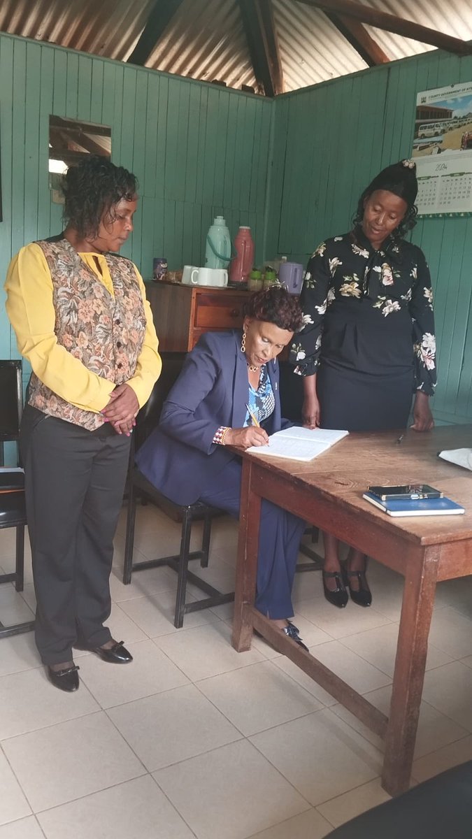 Our Commissioner Dr. Margaret Karungaru, MBS visited Karatina Children's Home, praising Nyeri County for creating a safe & nurturing space. The home provides education, healthcare & parental care for 65 children! @MutindaDr @County19Nyeri @GovernorKahiga