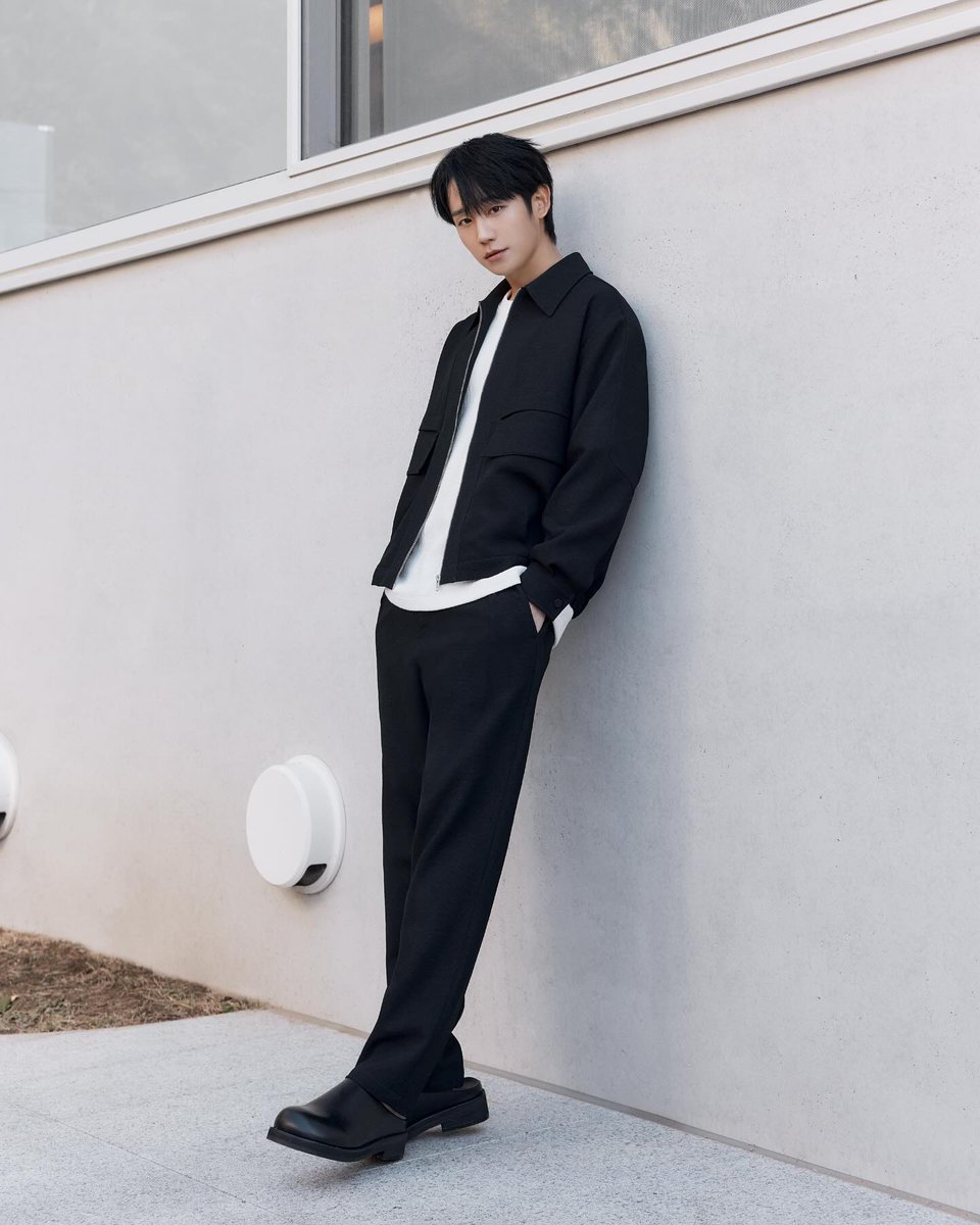 LeeJunho_France's tweet photo. 🥰 #junghaein in black🖤 for  #mindbridge
Post IG 03-26-2024
#haein #24springcollection #24outercollection #정해인 https://t.co/T0oDDZEEJg