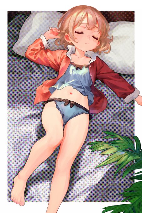 今日は通院日でしたのでかえってきてからたまってたリクエスト絵を仕上げて提出してきました。おへそをみせて寝てる子いいよね… 