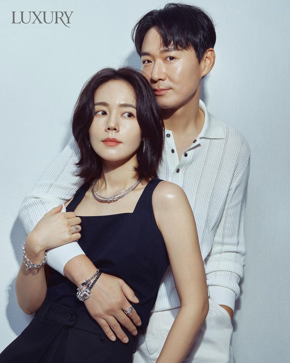 fangirl_ahjumma's tweet image. My FIRST ever kdrama couple that I ship IRL that I got vindicated.I remember I was screaming &amp;amp; in tears when they got married.These two choosed love over career, defies knetz backlashed &amp;amp; became one of the beloved couple in SK. 

MY OG KDRAMA PARENTS #YeonJungHoon &amp;amp; #HanGaIn!