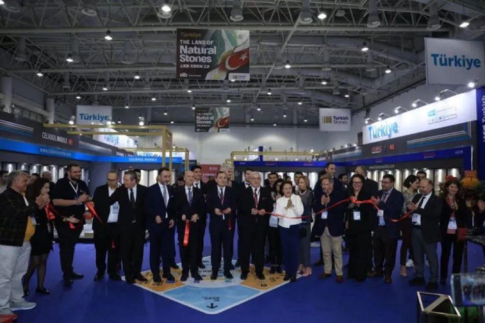 xmenglish's tweet photo. #Turkish ambassador İsmail Hakkı Musa recently visited #Xiamen to attend the annual Xiamen #StoneFair. Mr. Musa described by Xiamen's landscapes and clean, livable environment as "simply enchanting." https://t.co/koLLFWpKGF