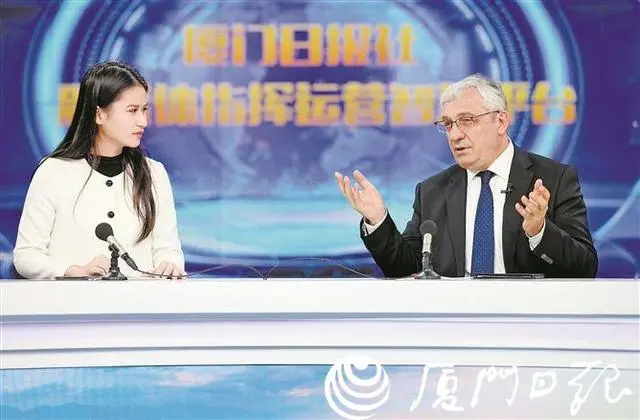 xmenglish's tweet photo. #Turkish ambassador İsmail Hakkı Musa recently visited #Xiamen to attend the annual Xiamen #StoneFair. Mr. Musa described by Xiamen's landscapes and clean, livable environment as "simply enchanting." https://t.co/koLLFWpKGF