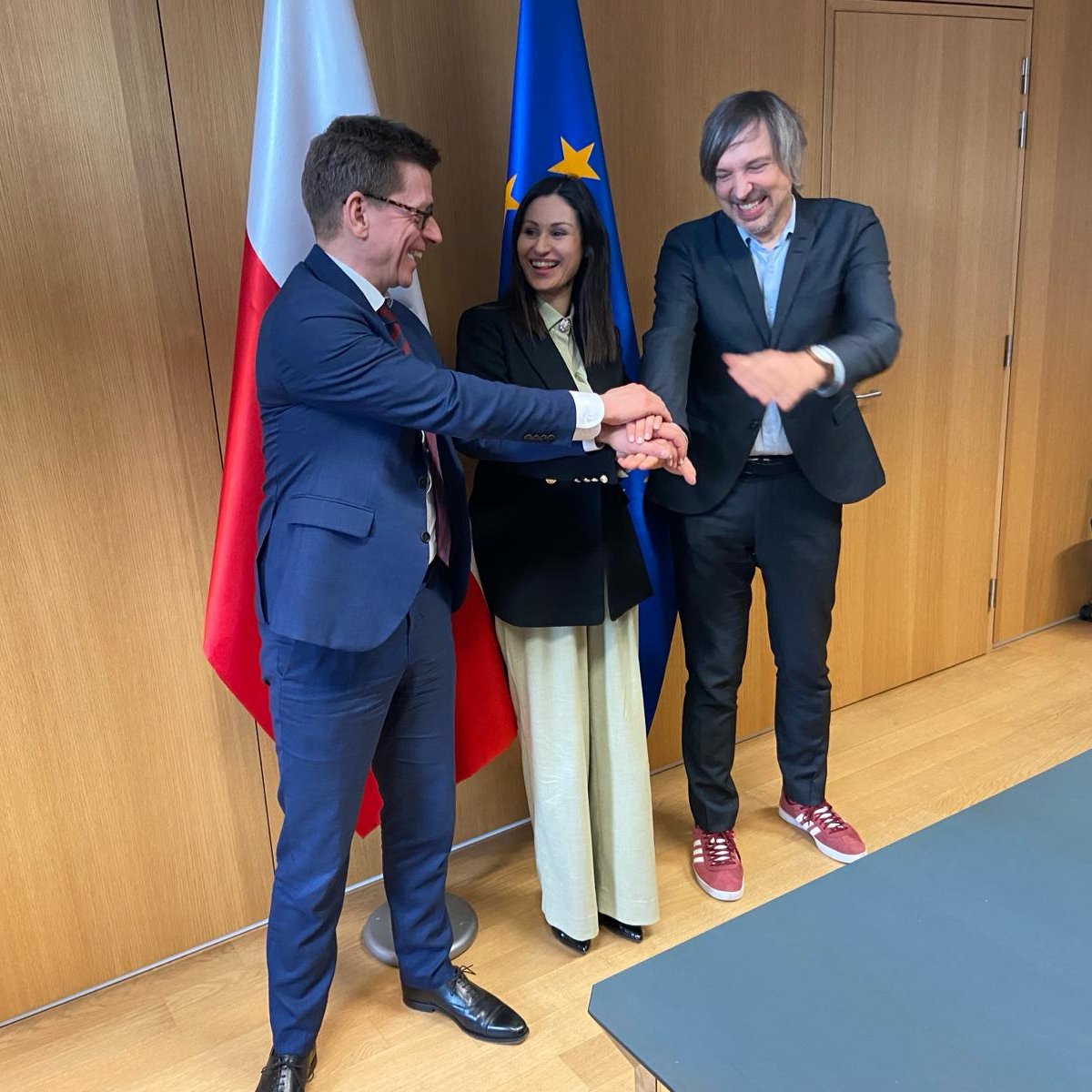 Κοινή συνάντηση με 🇵🇱 και 🇩🇰, χώρες που μαζί με την 🇨🇾 θα αναλάβουν διαδοχικά την Προεδρία του Συμβουλίου 2025-2026, συζητώντας τις θεματικές και τις προτεραιότητές μας.