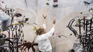 peterteriele's tweet image. Mooi in #Tilburg #DePont Laure Prouvost
In the mist of it all, above front tears. Een surreële, absurdistische en poëtische wereld in het museum.