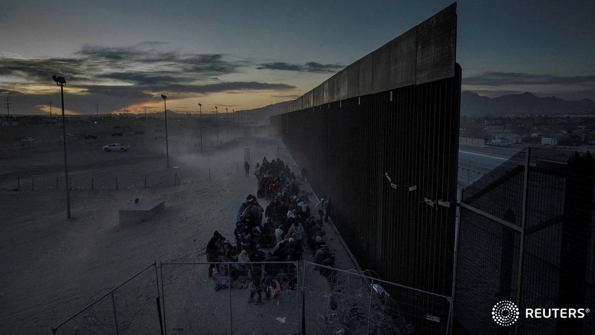 Adrees Latif | ادريس لطيف (@adreeslatif) on Twitter photo Migrants endure cold and blustery weather as they line up against the border wall to surrender to immigration officials after breaching a razor wire-laden fence along the bank of the Rio Grande River in El Paso, Texas,March 25, 2024. 📷 <a href="/adreeslatif/">Adrees Latif | ادريس لطيف</a> - Reuters Migrants endure cold and blustery weather as they line up against the border wall to surrender to immigration officials after breaching a razor wire-laden fence along the bank of the Rio Grande River in El Paso, Texas,March 25, 2024. 📷 <a href="/adreeslatif/">Adrees Latif | ادريس لطيف</a> - Reuters