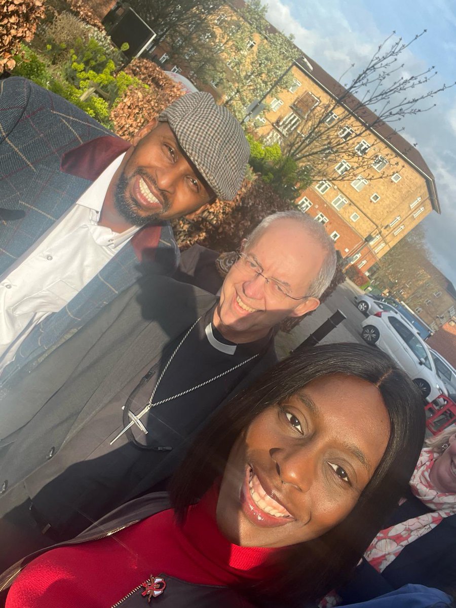Great to welcome @JustinWelby to EMCA Mosque to launch #TheBigHelpOut 2024. The centre provides a safe space for volunteering, hosting many community events throughout the year. It was great for the Archbishop to meet some of the volunteers & staff. 🙌🏾 thebighelpout.org.uk