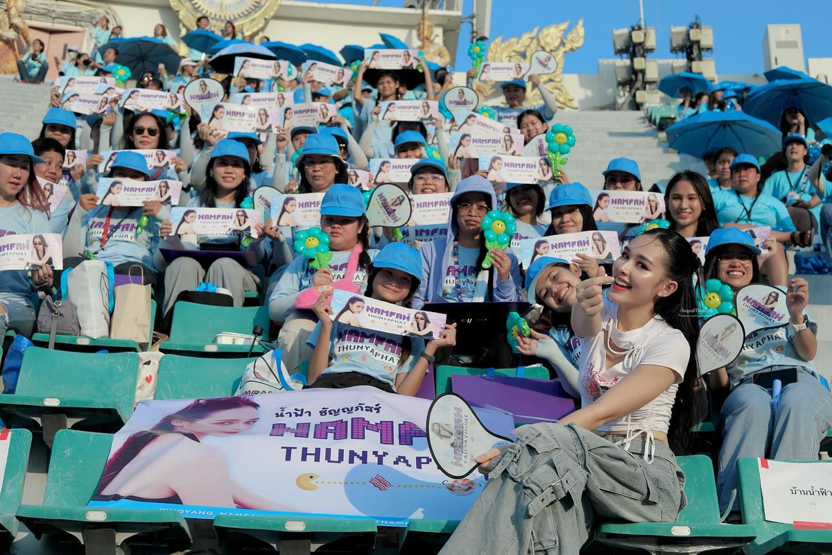amm_kt117's tweet photo. ขออนุญาตขายน้อง #น้ำฟ้าธัญญภัสร์ 
ตอนเ���ิดให้ลงทะเบียนขึ้นแสตนด์ น้องแอบโอนเงินโดเนทให้บัญชีบ้านฟคเงียบๆ มารู้อีกทีคือมีเงินจำนวนเยอะมากเข้ามา พอเช็คเป็นของน้อง น้องขอจัดการเรื่องอาหารน้ำดื่มขนมของว่างของฟคทุกคนบนแสตนด์ ออกแบบถุงที่จะให้แฟนคลับ��ส่ของให้ (1) https://t.co/stGmJmjHCX