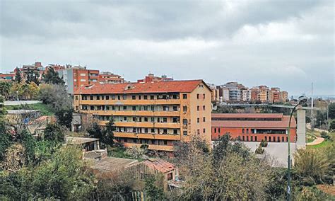 pariamoncho's tweet image. Avui han desallotjat el Barco, un edifici històric d&apos;Esplugues on vivien 38 famílies.
Ho ha fet l&apos;ajuntament d&apos;Esplugues de la manera més mafiosa i miserable possible.
Mai he fet un fil i no em segueix ni cristo però això s&apos;ho val 🧵