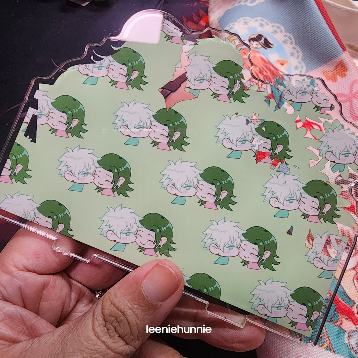 leeniehunnie's tweet photo. @munette i adore this tote bag showcasing memorable shojo/slice of life anime! And this sweet gojo-geto acrylic standee is ❤️. Thanks for the nanami clear card! #coscarni #CosplayCarnival2024 https://t.co/kgZgRnIkEt