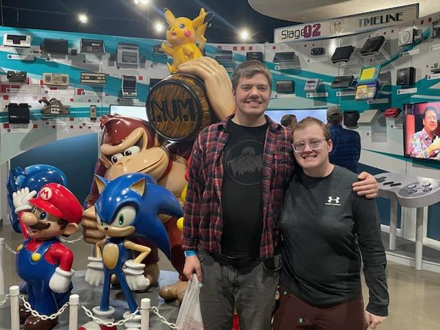 NCPH_NPstudent's tweet photo. This #MeetTheCommitteeMonday, meet Elliot Archer! Elliot graduated from @TarletonState w/ a BA in History in 2021 and is currently an @umsl Museum Studies grad student.
Elliot’s unique skill in Public History is grant writing! https://t.co/gzNZLtbjlv