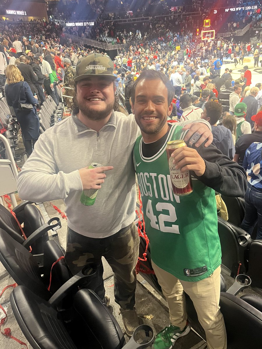 Tough loss for the Celtics but it was a blast meeting up with my <a href="/HoudiniCeltics/">Hardwood Houdini</a> editor Andrew <a href="/ARJHughes/">Andrew Hughes</a> !!