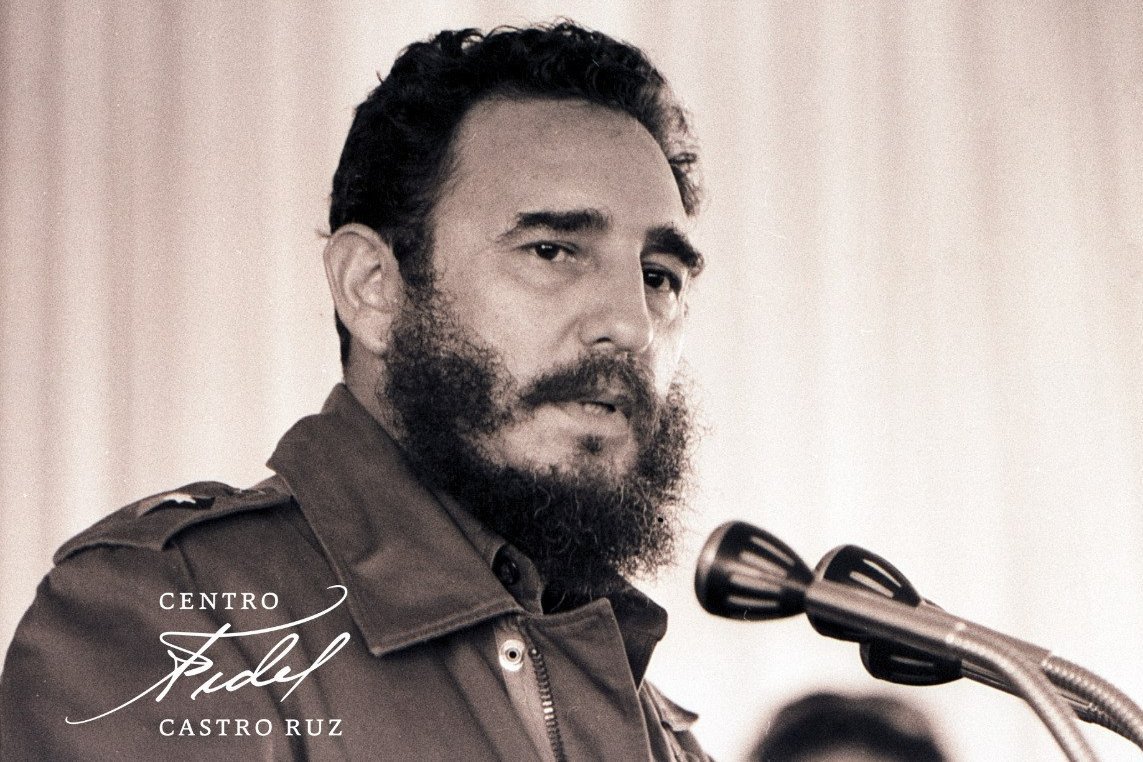 #Fidel:'Nosotros iremos luchando a través de la carrera administrativa, a través de una selección eficiente y a través de una lucha que tiene que ser muy persistente para ponerle fin al mal de la burocracia'. #FidelVive