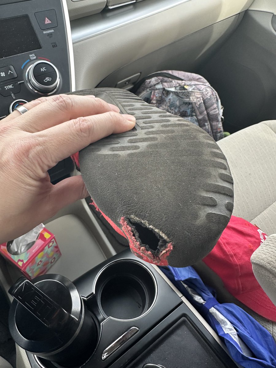 juanflalinde's tweet photo. Hi @adidasUS @adidas need help with the quality some shoes I got for my Son 1.5 months ago. they look like he is power the Flinstone’s car! He doesn’t skate or bike. No pet, Not his only pair either. Call Center didn’t help #FAIL Now I Know how @Nike signed German football team https://t.co/XOi6jaqtQP