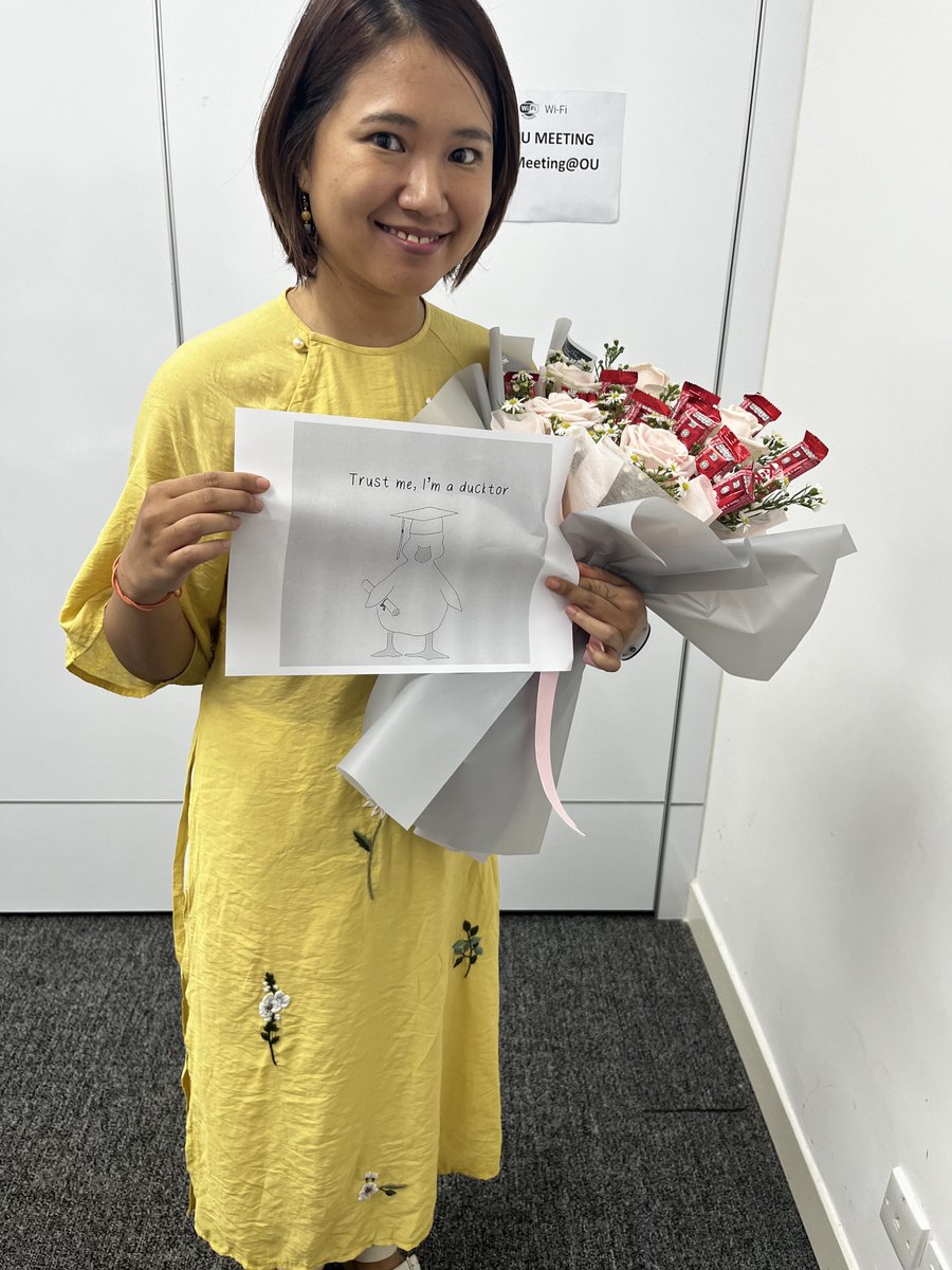 Congratulations @OUCRU_Programme's Anh Huyen Nguyen for passing her @OUGradSch viva w/ minor corrections! Huyen's project on 'Health Economics Evaluation for Hepatitis C in Vietnam' was supervised by @hugocturner, @ThwaitesGuy and @choisy_marc #womeninscience