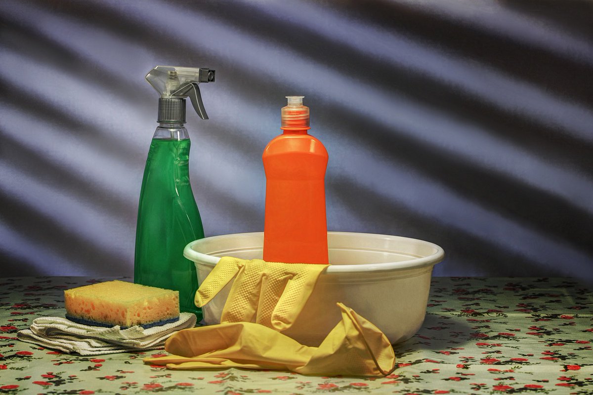 🧴Chemicals in some disinfectants and flame retardants damage supporting cells of the brain in the lab, say US researchers 💬But Australian experts from @RMIT @Dr_Oli_Jones @UniMelb @UniofAdelaide @ianfmusgrave say there is more to the research scimex.org/newsfeed/chemi…