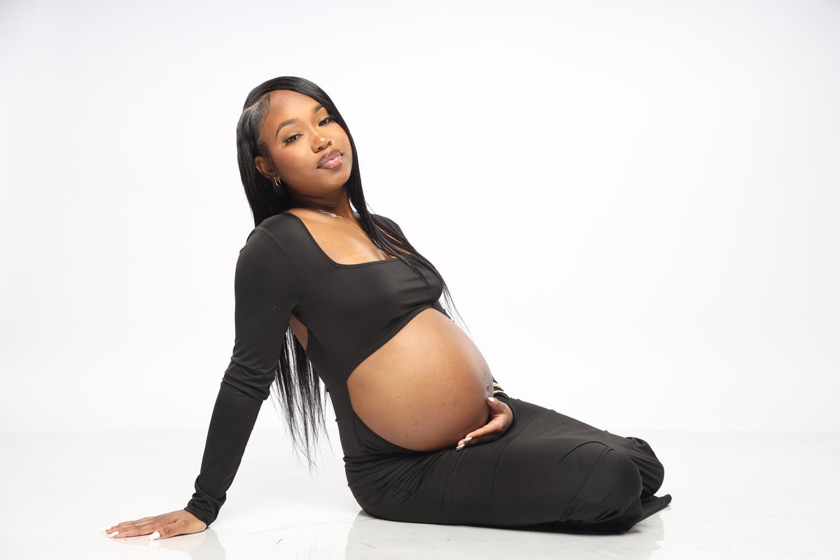 devineerenaee's tweet photo. Pregnancy looks so good on me🥹 https://t.co/JSS48TZXlY