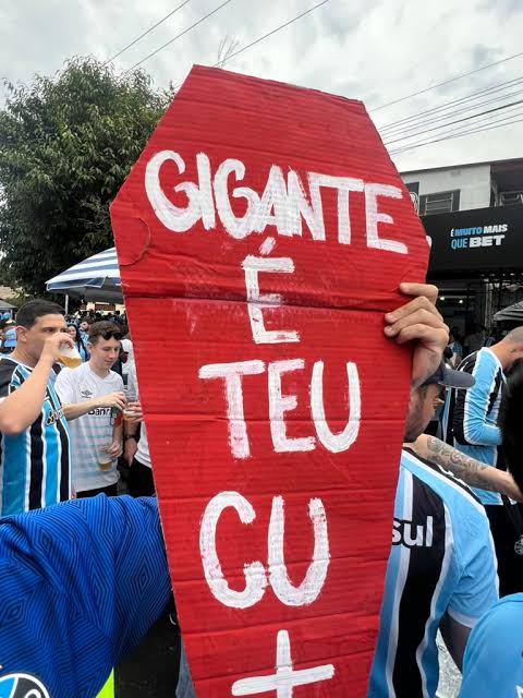 Deu um probleminha agora????
😂😂😂😂😂😂😂😂😂😂😂😂😂😂😂 P E Q U E N O S!