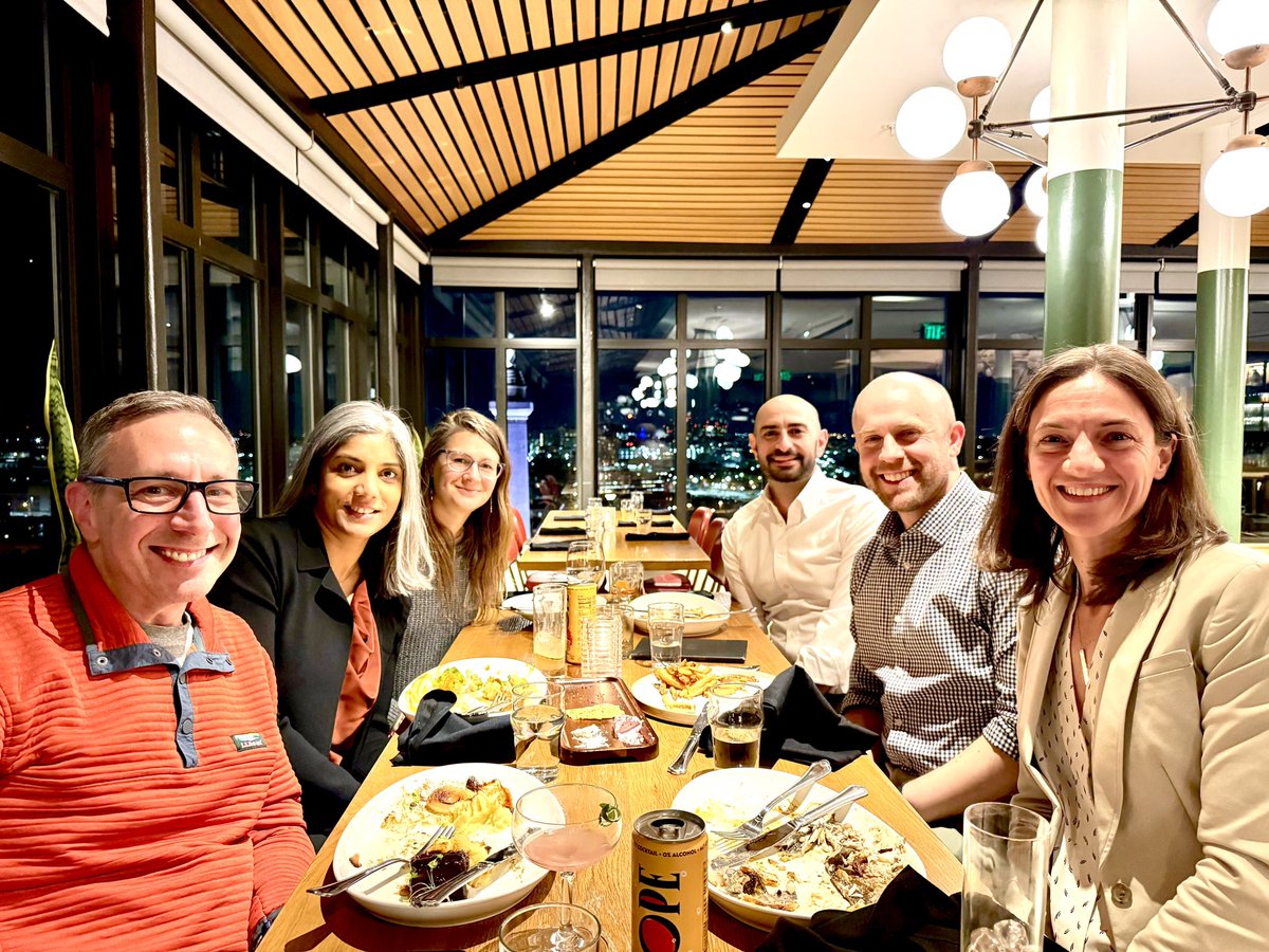 @MGHPathology #ENTPath alumni #USCAP2024 impromptu dinner at a fancy rooftop hotel that @diptisajed is staying at. 📸:A. Fisch 🔬🧬