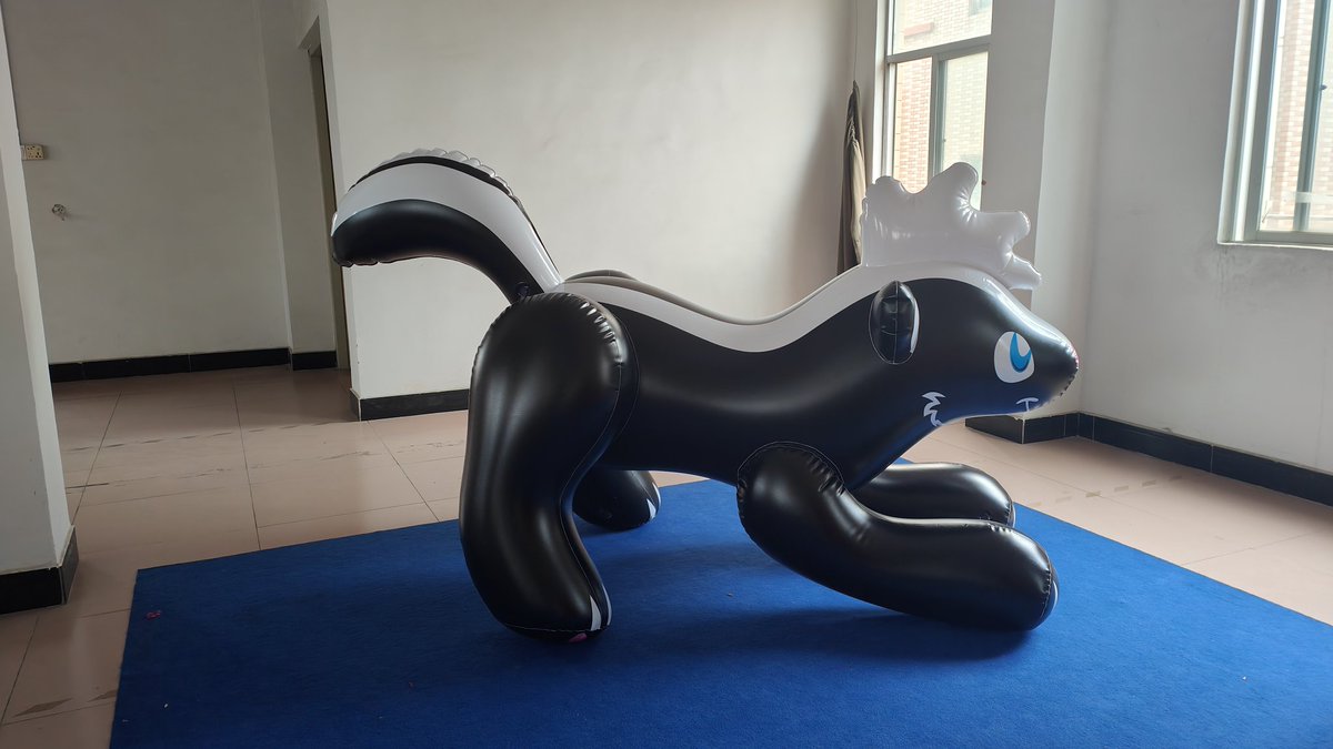2024 New product, Black inflatable Skunk🌞☀️☀️🌞