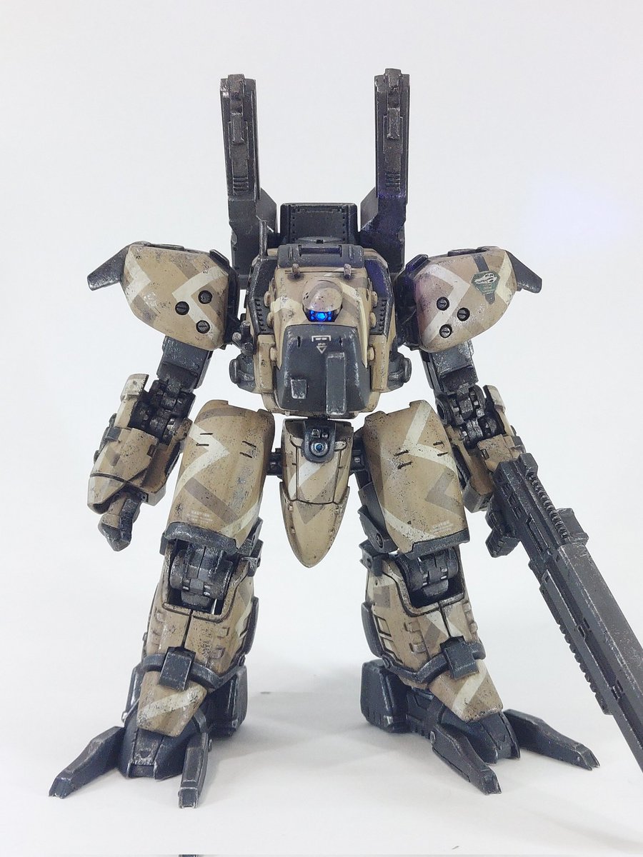 zarock_zabel's tweet photo. FMコン応募分③
ギザ(チェイファー機)
こちらも公式イラストを元に全身シルエットを改修、武器のラプターも弄りましたが…4thでなく1stの長方形ラプターにしちゃった😅
#フロントミッション
#ストラクチャーアーツ
#FRONTMISSION
#FRONTMISSION4
#オラゼニス https://t.co/ozM5zb3YSH