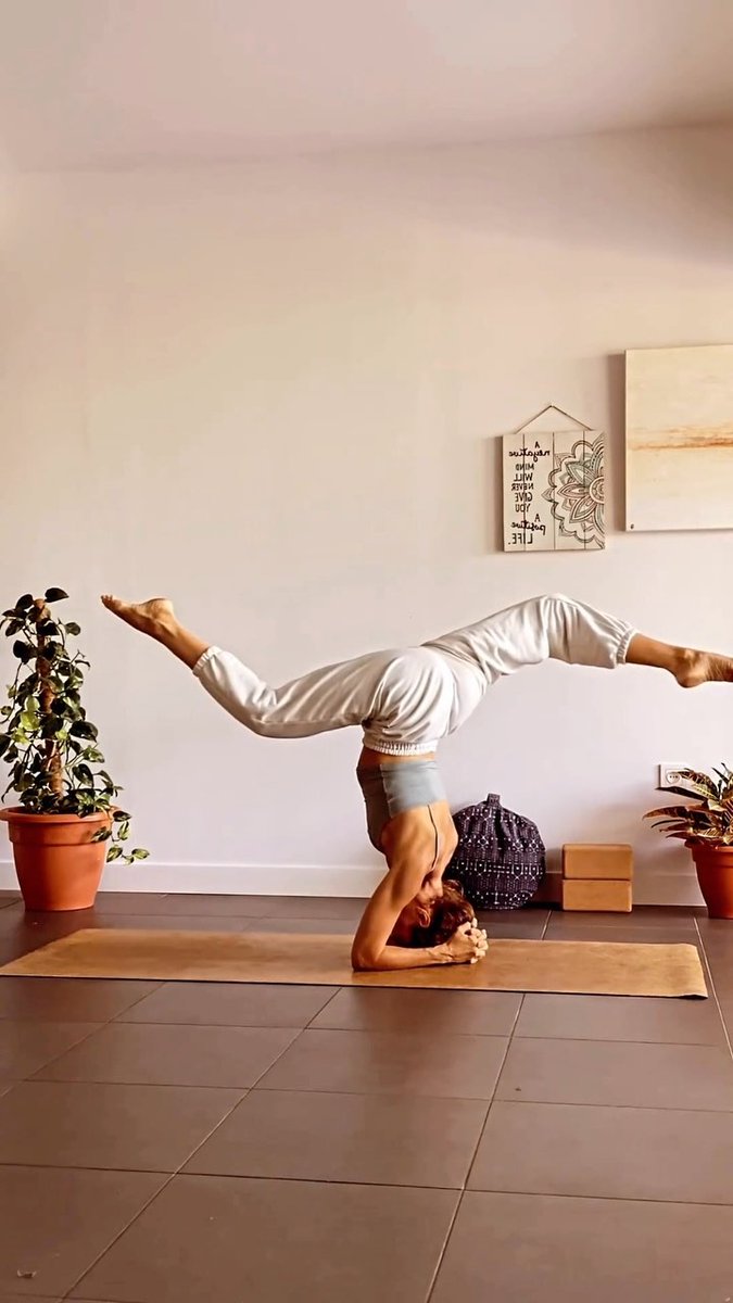 letsssbeok's tweet image. Experience the freedom of self-expression with creative and playful yoga flows. #BodyMindSoul  #Reconnection