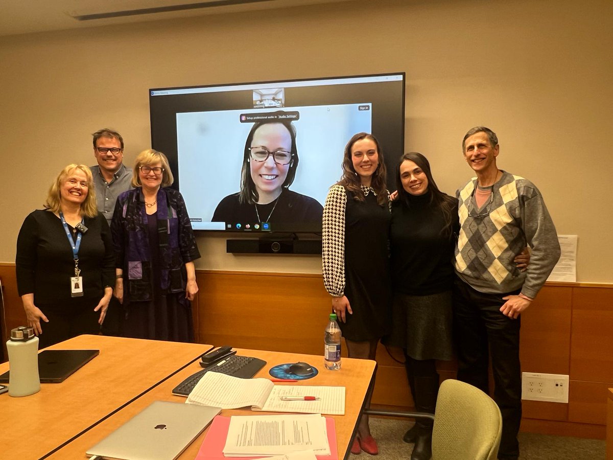 Congratulations to Dr. Anissa Armet for successfuly defending her Phd with a stunning performance. Big thanks to @HolscherLab and Justine Turner for serving as examiners, Russ Greiner and Catherine Field for being on Anissa's committee, and @DrCarlaPrado for co-supervision.