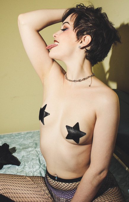 inside me there are two girls... https://t.co/oKJikYOeKc<a href="/tag/mvsales"class="tags"><span>#mvsales</span></a>