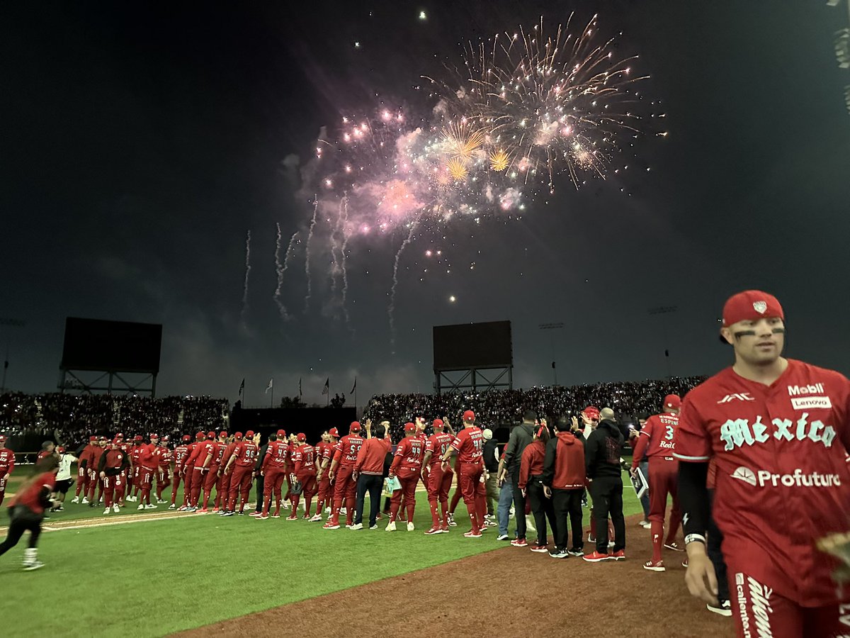 and just like that, the @DiablosRojosMX sweep the @Yankees #MLBMexicoSeries