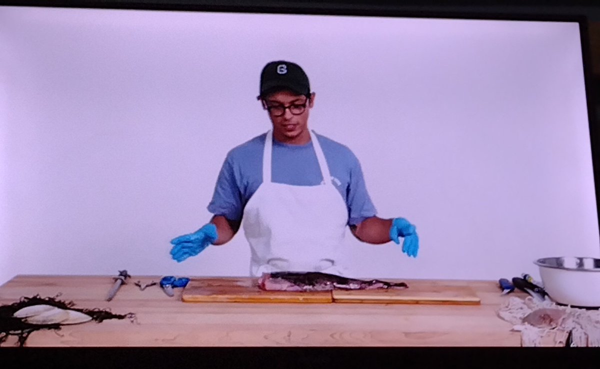 filho da puta arruinou minha experiência cortando peixe