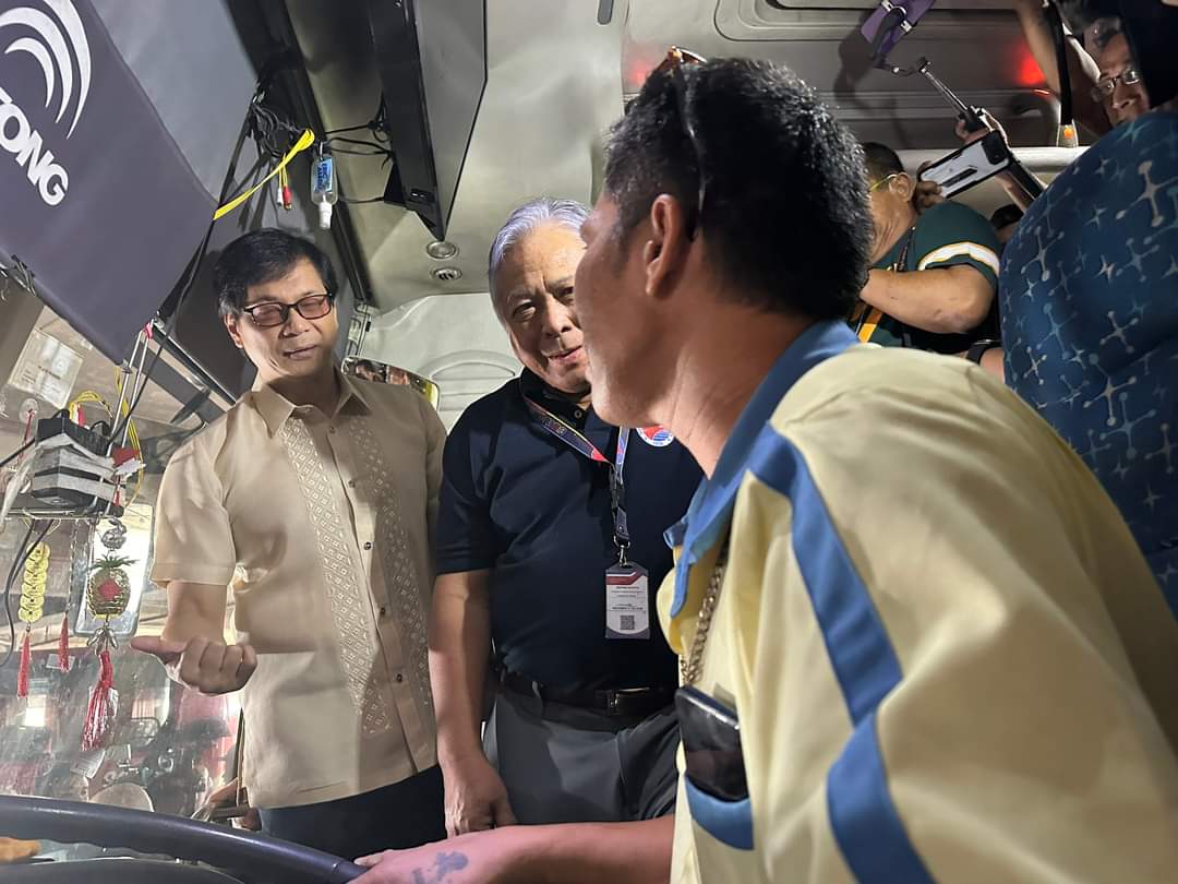 LOOK: The heads of DILG, DOTR, DICT, PNP, LTFRB, and MMDA are at PITX to inspect the terminal for the Holy Week break. | via Jonathan Andal/GMA Integrated News. 

Read more: facebook.com/share/p/eREbje…

#PBBMGoodNews #UnitedLoyalist