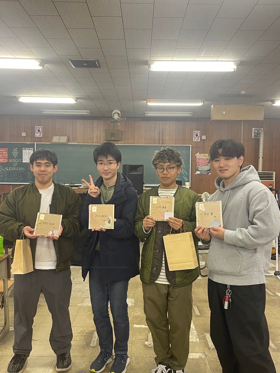 ous_bwe's tweet photo. 3月25日に謝恩会がありました、4年生の先輩方との最後の思い出をたくさん作ることが出来ました📷
4月からは新入生も入ってきますのでこれからも活動頑張りたいと思います‼️ https://t.co/OXCtl53HbM