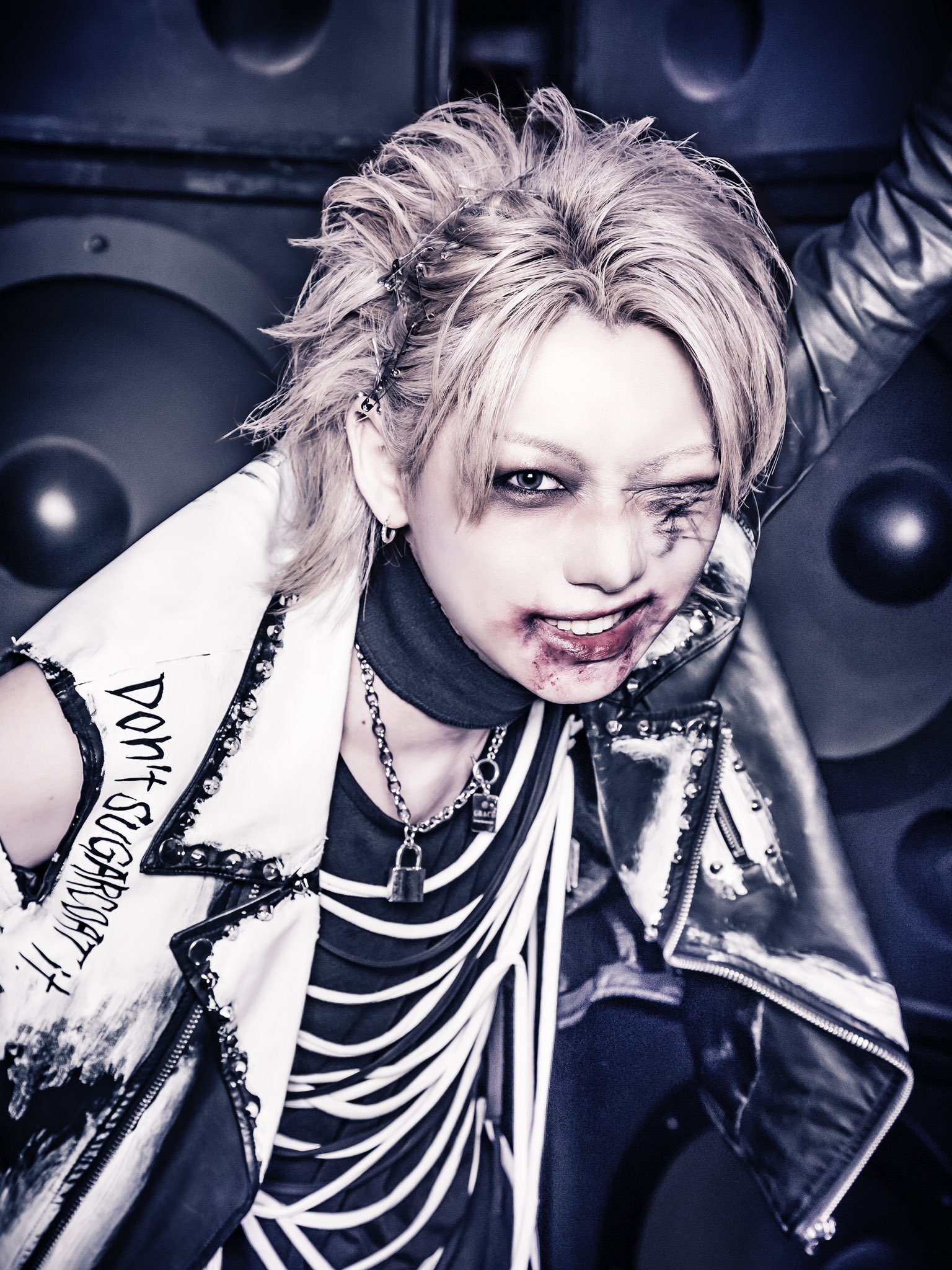RAZOR　IZA 直筆サイン入りアーティスト写真 RAZOR official on X: 